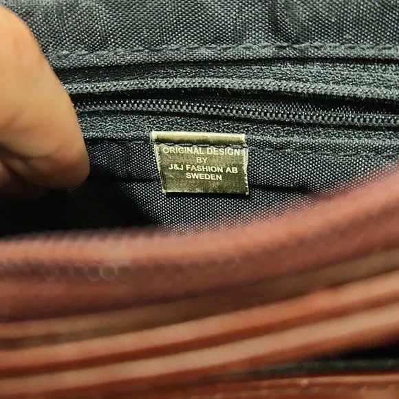 Vintage Swedish Baboon Burgundy Crossbody Bag - 90s Minimalist - Picture 4 of 7